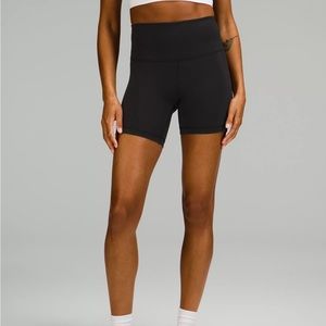 Black Lululemon wunder train high-rise short 6 inch